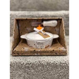 BRAND NEW Rae Dunn Peanuts Snoopy Brie Baker - Falling for You